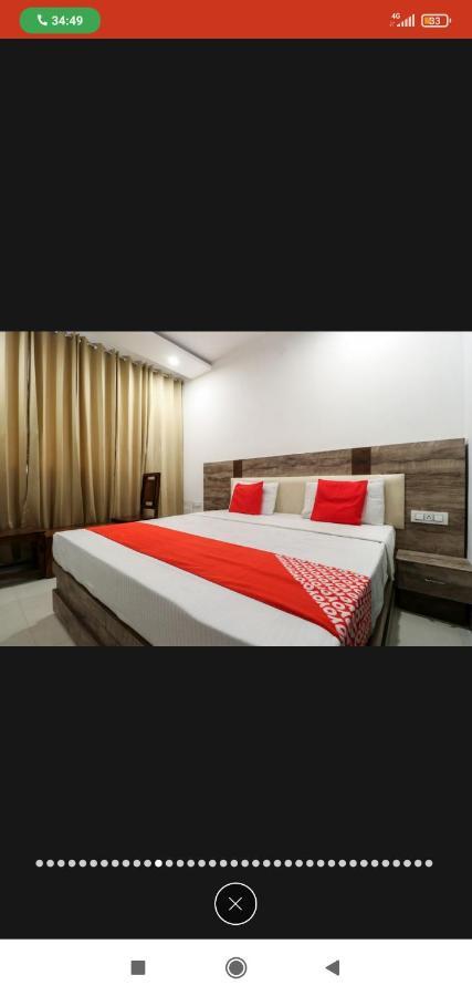 Hotel Almond Zirakpur 外观 照片