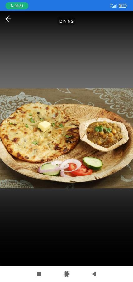 Hotel Almond Zirakpur 外观 照片