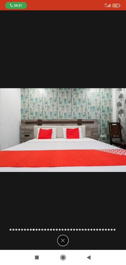 Hotel Almond Zirakpur 外观 照片
