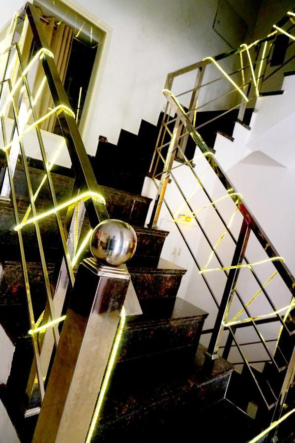 Hotel Almond Zirakpur 外观 照片