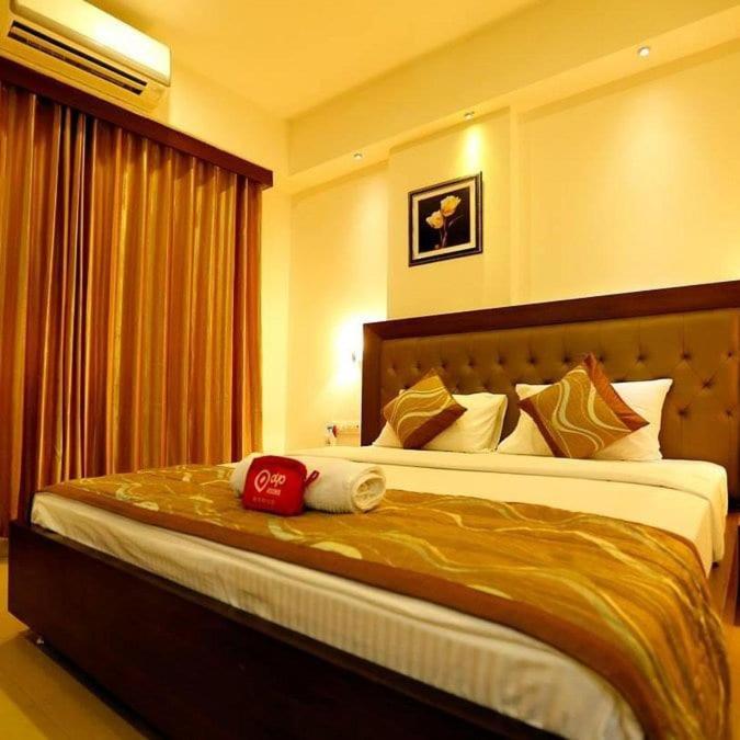 Hotel Almond Zirakpur 外观 照片